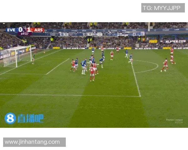 AC米兰大胜曼联6-2友谊赛中意外时刻引发全场欢呼