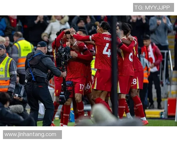 英超激战：利物浦在补时阶段绝杀巴萨全场沸腾数据分析揭秘